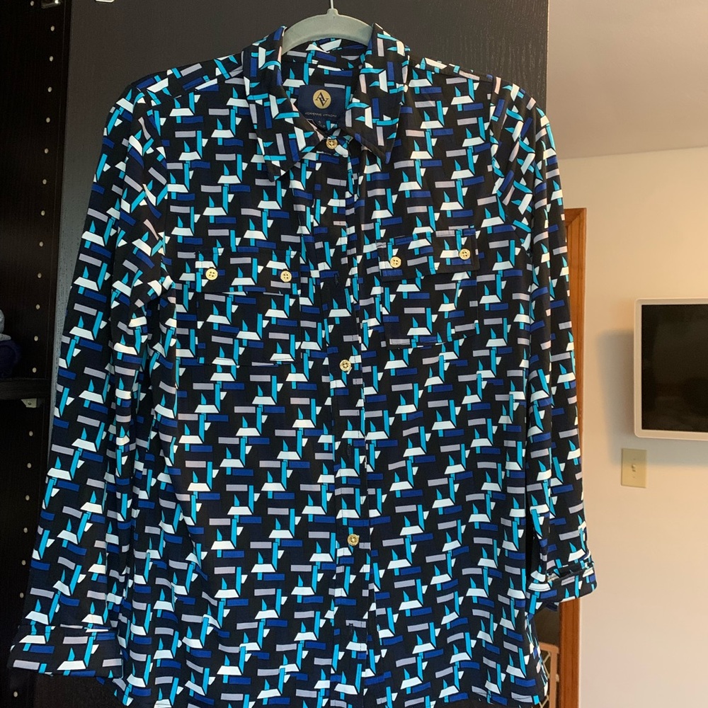Adrienne Vittadini Blue Geometric Pattern blouse